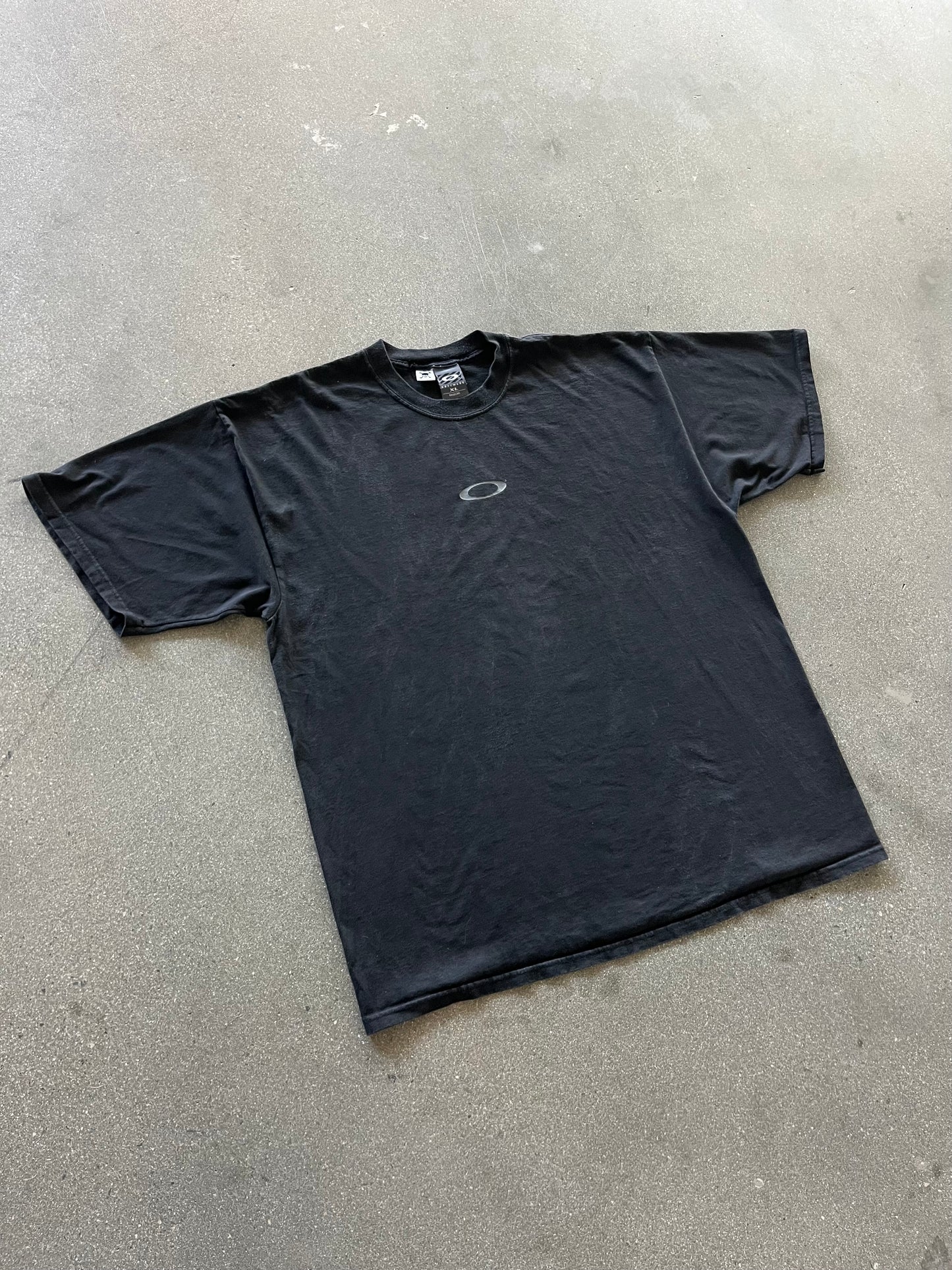 2000’S OAKLEY CENTER LOGO TEE - XL