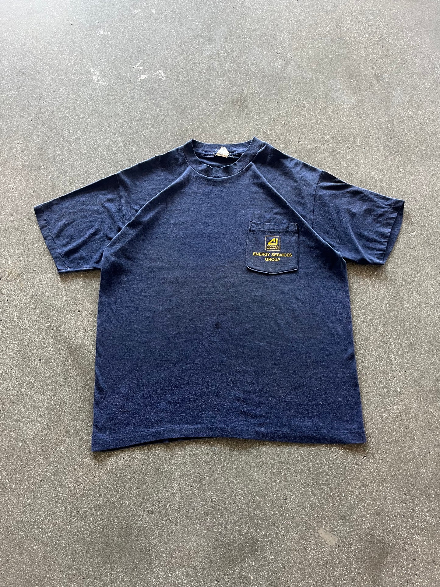 80’S FADED NAVY “ENERGY SERVICES” POCKET TEE - L