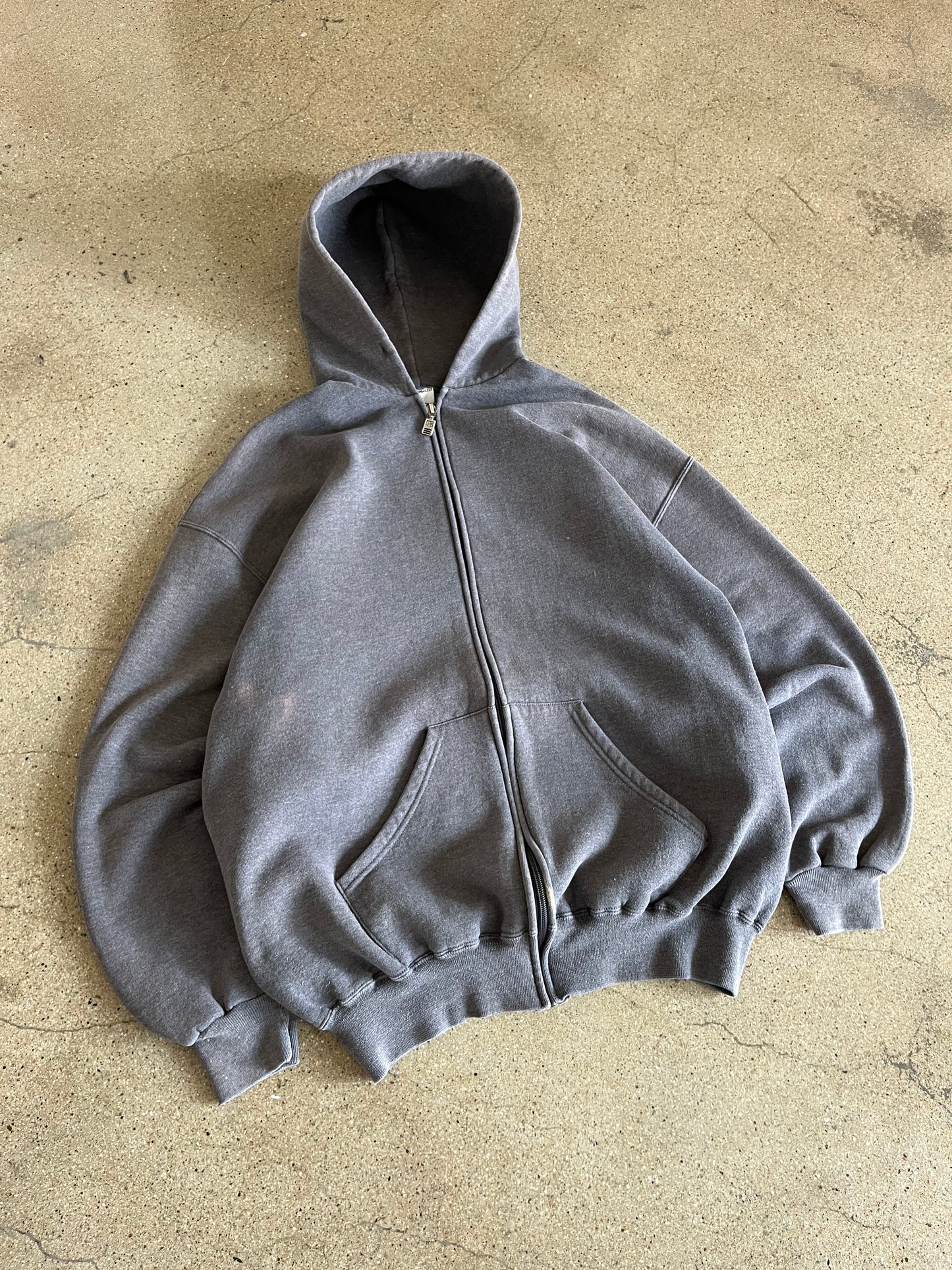 90’S CHARCOAL GRAY RUSSELL ATHLETIC ZIP UP HOODIE - BOXY L/XL