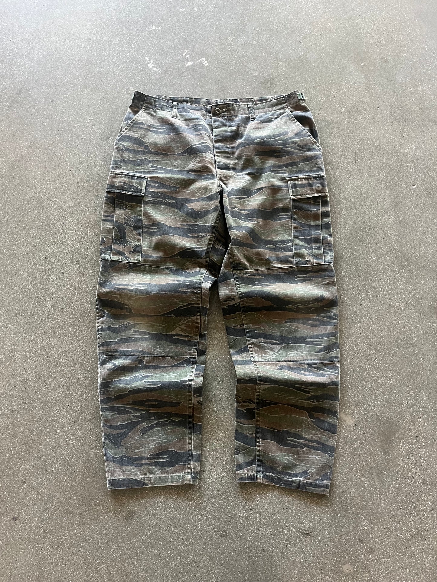 80’S ARMY TIGER STRIPED CAMO CARGOS - L
